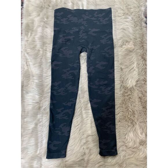 SPANX Look At Me Now Camo Crop Seamless Leggings Size Large - Picture 2 of 4